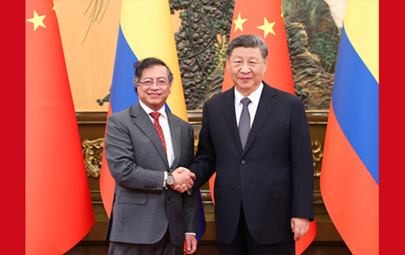 习近平会见哥伦比亚总统佩特罗