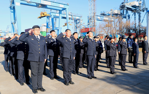 海港红旗永飘扬 凝心聚力谋发展